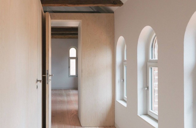 MAISONETTE: East-facing balcony and maisonette in the tower