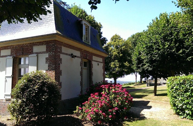 Maisonette in 18th property - dominant view Cabourg