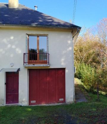 Maisonette next to woodland
