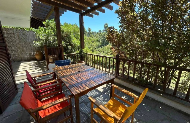 Maisonette with garden under the Elani pines