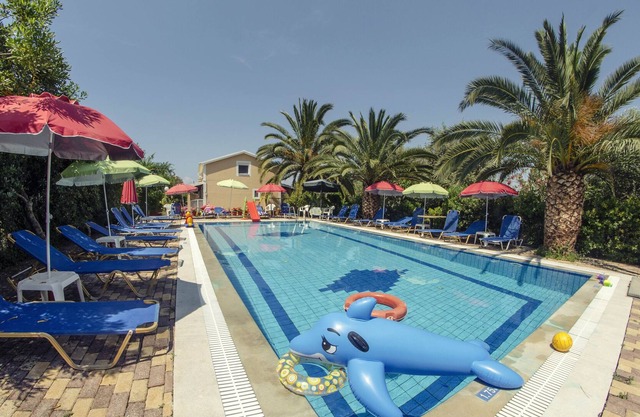 maisonnete with pool in ELENI FAMILY APARTMENTS