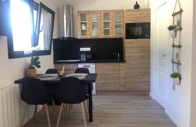Maisonnette-2 with terrace 100m from the beach