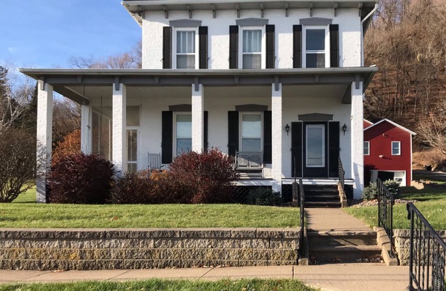 Majestic Mississippi River Views! Booking for September!