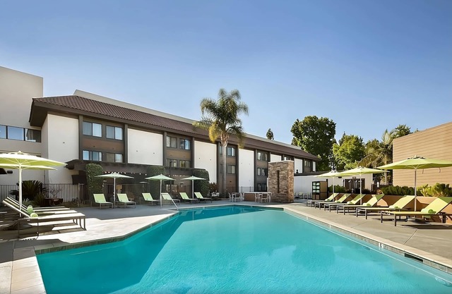 Making The Best Memories Along The Way! Pet-Friendly, with Outdoor Pool!