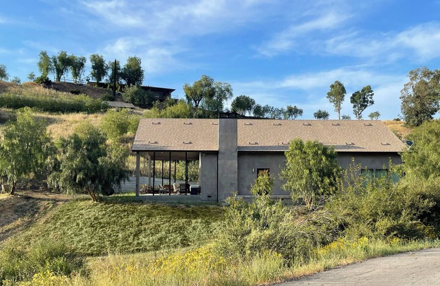 Malibu Mountain Guest House - Very private but close to city amenities