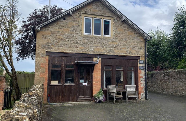 Mallows is an annexe to the owners property and is completely separate.