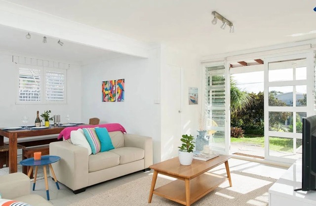 Maluhia B is a beautifully maintained pet friendly property just 5 minutes' walk to the beach