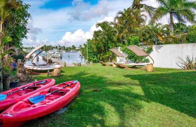 Manatee Pocket! Whole House & Backyard to Yourself