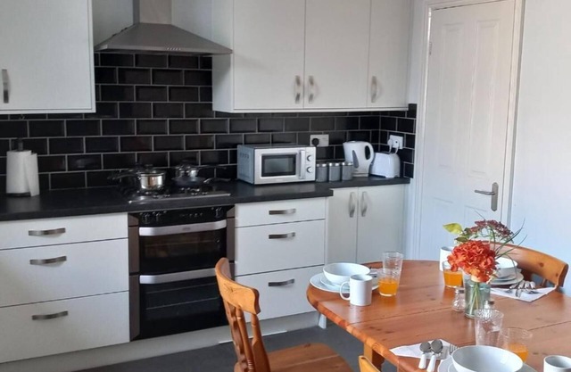 Manchester-2Bedroom-1Bathroom-Wifi