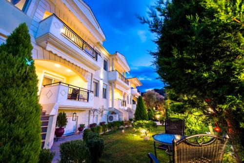 Mandani Villa Luxury Apartments