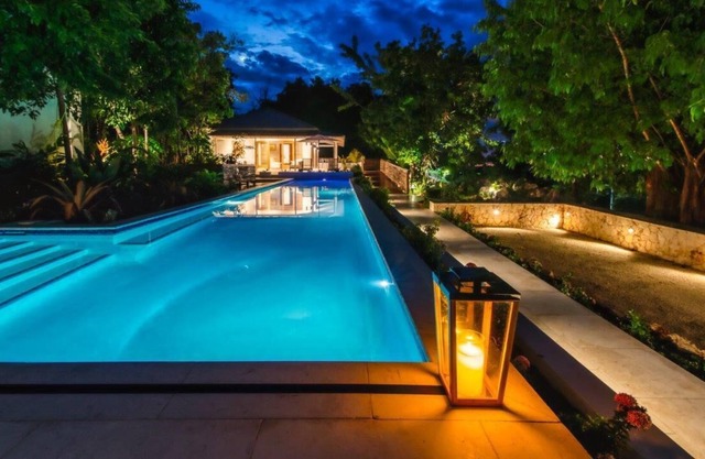 Mango Hill 4- Only Minutes walk to the beach! Staffed! Gated Communit!y! Pool