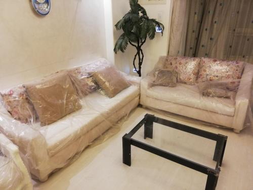Manial CAIRO شقه فرش مودرن 145متر علي شارع المنيل الرئيسي جزيرة المنيل الروضة قريبه جدا من النيل