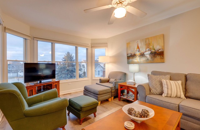 Manistee Retreat ~ 30 Mi to Crystal Mountain!