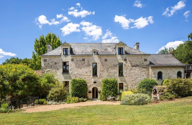 Manoir De Levesque - Seven Bedroom Villa, Sleeps 14