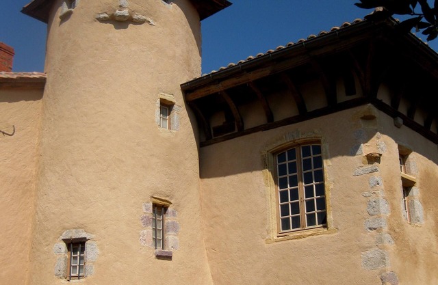 Manoir in the heart of a charming village