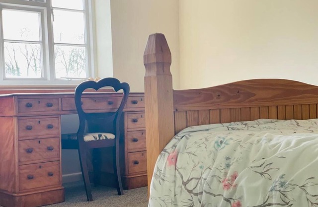Manor Farm Cottage - Ideal for families & groups