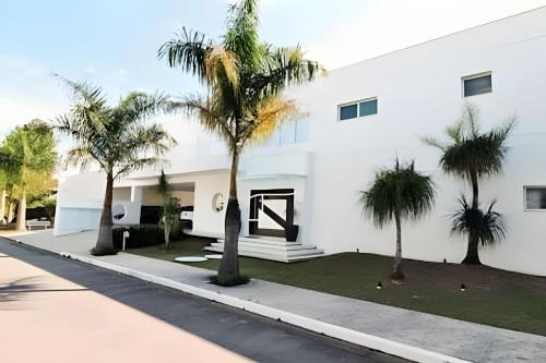 Mansão Cinematográfica em Condomínio- Granja Viana