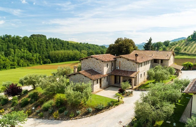 Mansion in Perugia with Pool & Sauna