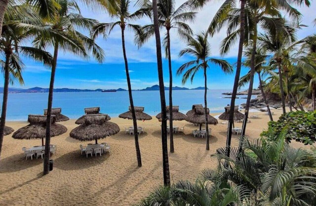 Manzanillo Private Community with staff 4 bedrooms ocean view