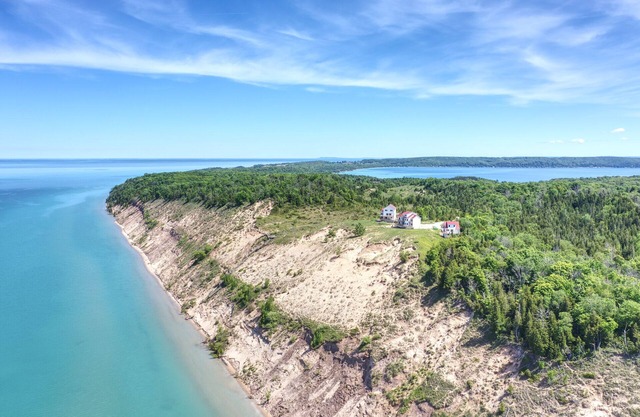 Maple at Lake Bluff Preserve-Spectacular Lake Michigan Views-Sleeps 12