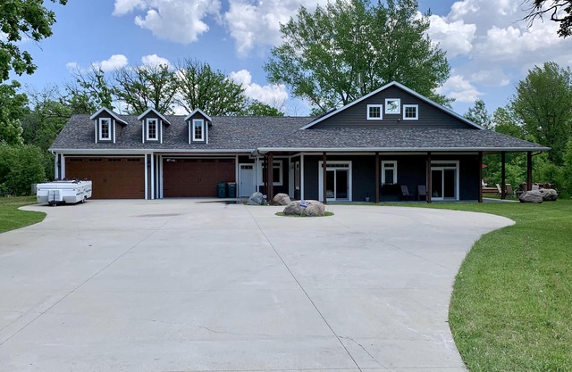 Maple Drive Lodge Getaway - Perfect for Large Groups!