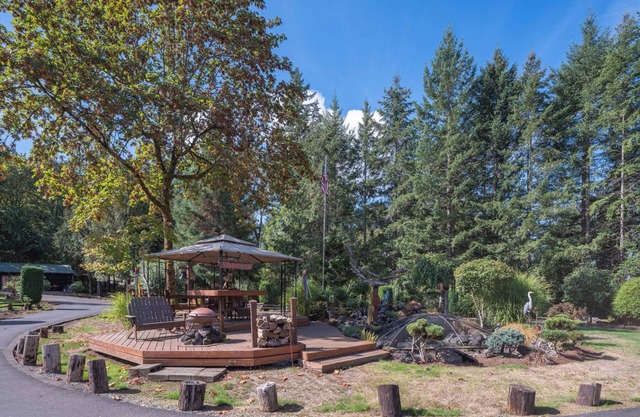 MapleRidge House: A BnB For All Seasons!