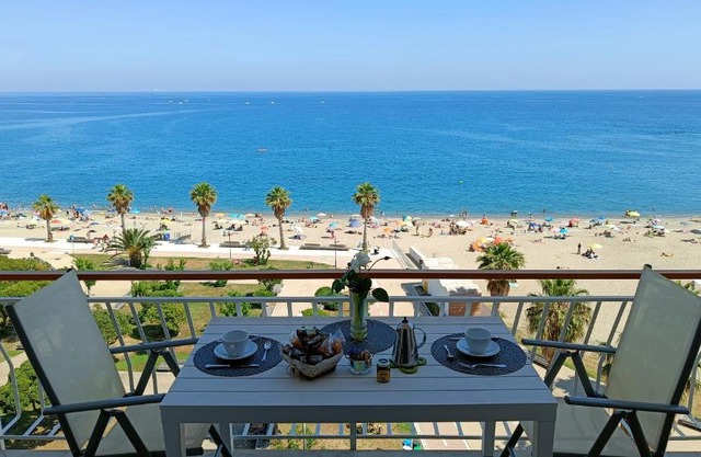 Maremare, really on the Beach, with private parking