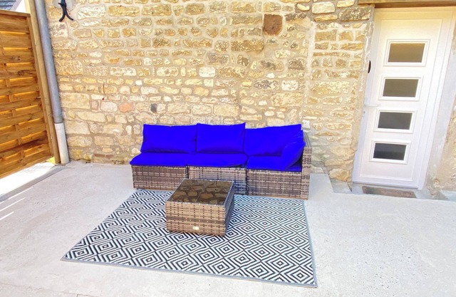 Margnotine house with private courtyard and parking.