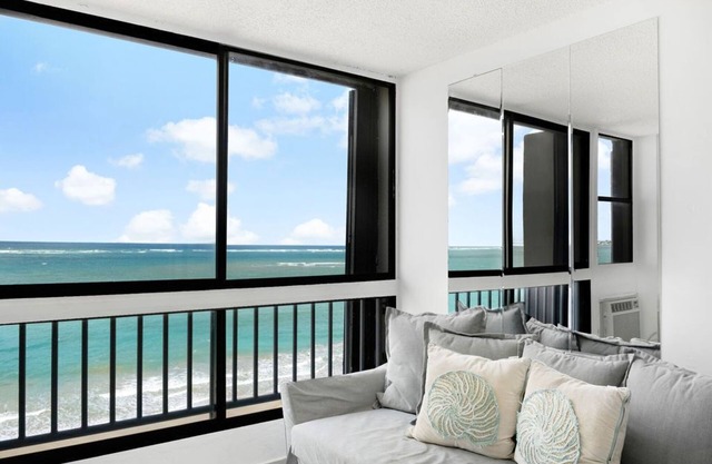 Maria Beach 1BDR Oceanfront Pool Parking