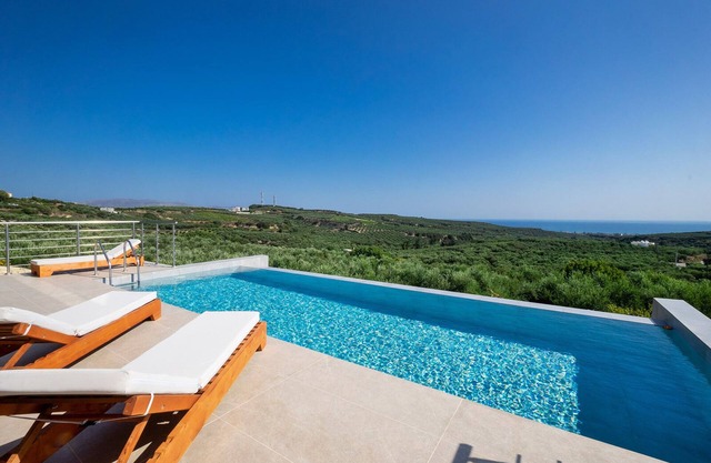 Marianna Villas Maleme, 7 BD, 6 BA, two pools!