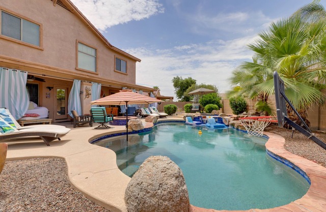 Maricopa Desert Oasis: Fenced Yard w/Hot Tub