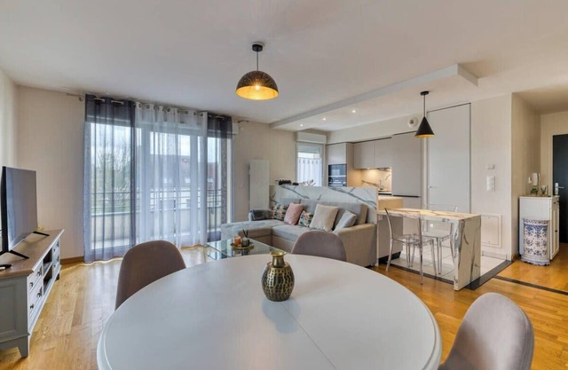 Marie : superbe appartement avec balcon et parking