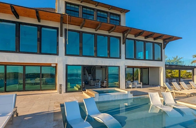 Marina Beach Villa, Private 70’ dock restaurants within golf cart distance