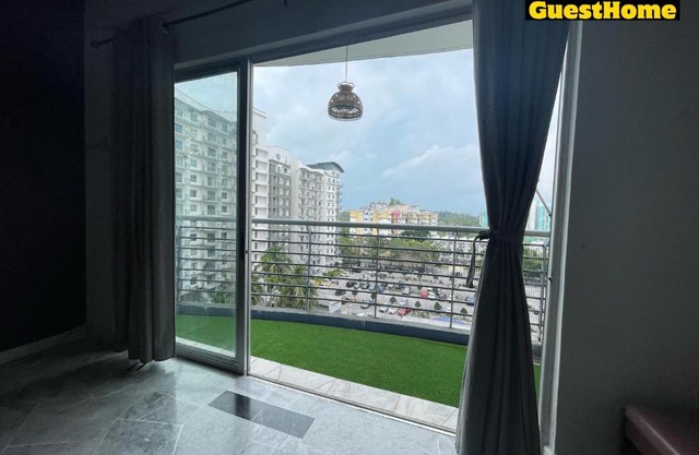 Marina GuestHome Pool View