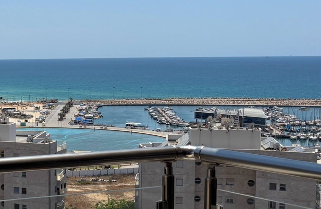 MARINA LUXURY APARTMENT WITH TERRACE EXCEPTIONAL SEA VIEW BEACH 3 MN