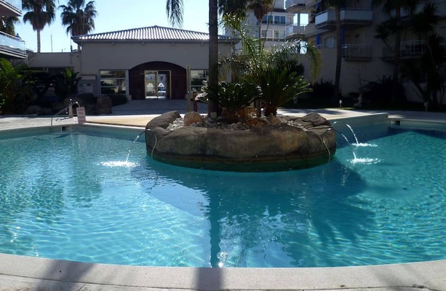 Marina Quiet, Penthouse Roof terrace 83m SWIMMING POOL JACUZZI, BBQ, Beach Park
