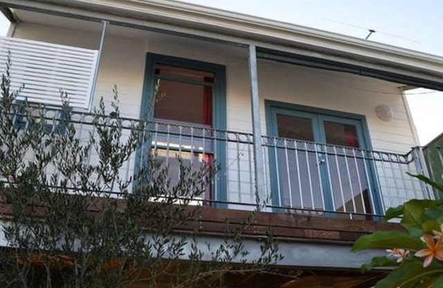 Marine Beach Studio with sea views - Spring sale $155 a night! (SAVE 10%)