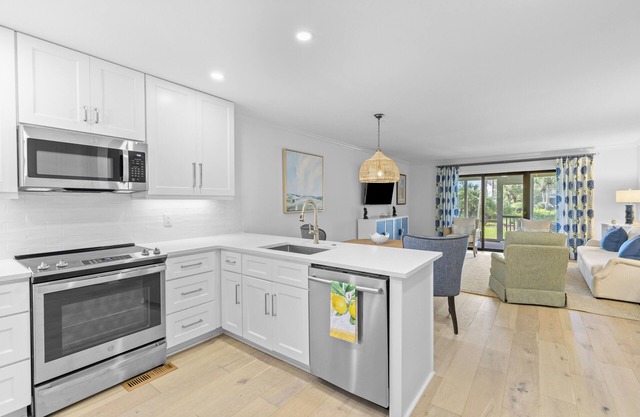 Mariners Walk 6B - Screen Porch Ocean/Pool Walkout