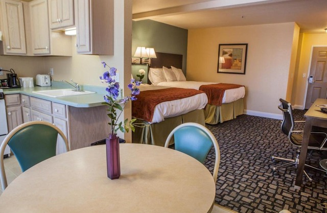 Marinwood Inn & Suites