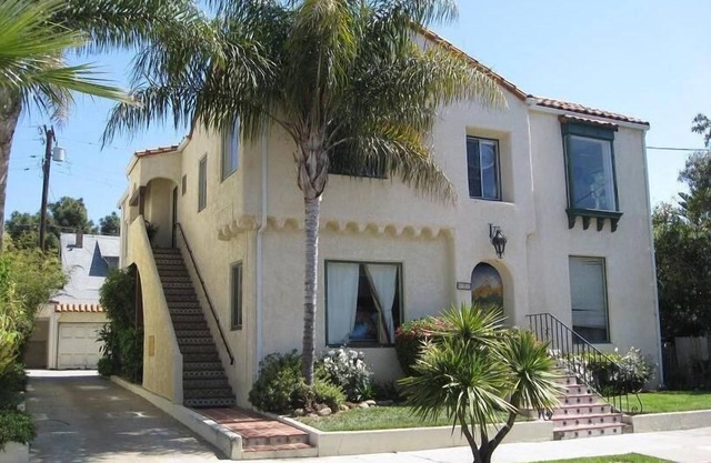 Mariposa- One Bedroom Flat; sweet getaway by the Beach! newly renovated beauty