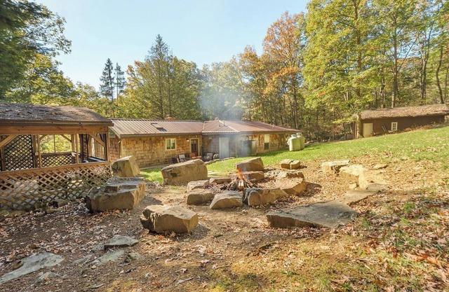 Mark's Retreat | 4BR, 3BA, Hot Tub, Fireplace, Fenced Yard!