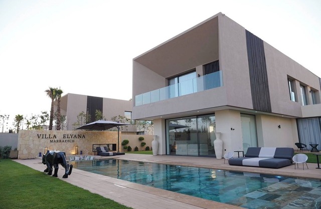 Marrakech Oasis Retreat - 5-Bedroom Villa with Private Pool