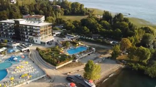 Martinas Lake Front Apartment