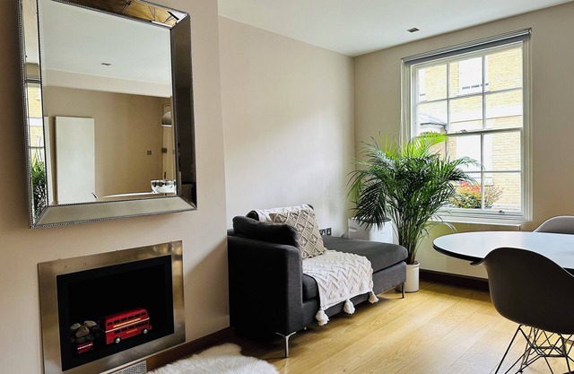 MARVELLOUS MARYLEBONE 2 BED TOWNHOUSE. PERFECT CENTRAL LOCATION