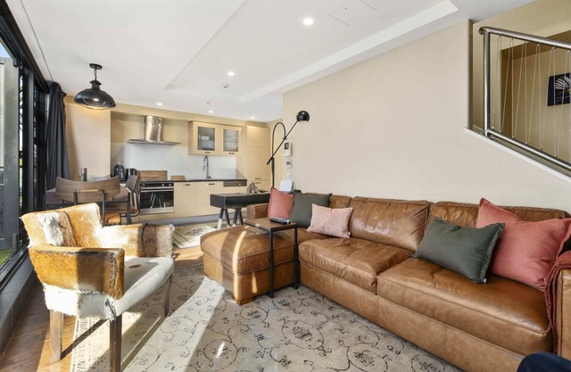 Marvellous Mount Apartment with pool, gym & beach