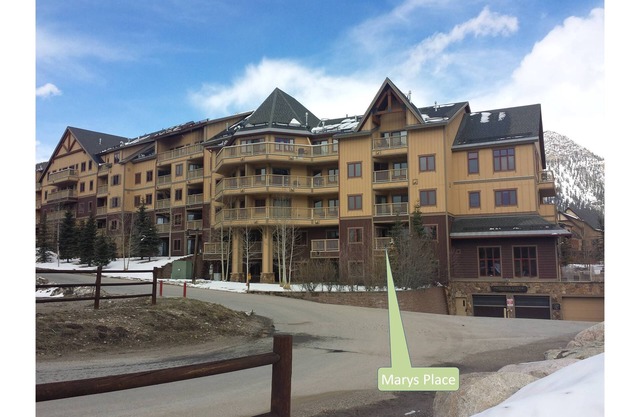 Mary's Place-125 Yd to Lift-Sleep 6, ski run view, Completely Remodeled!