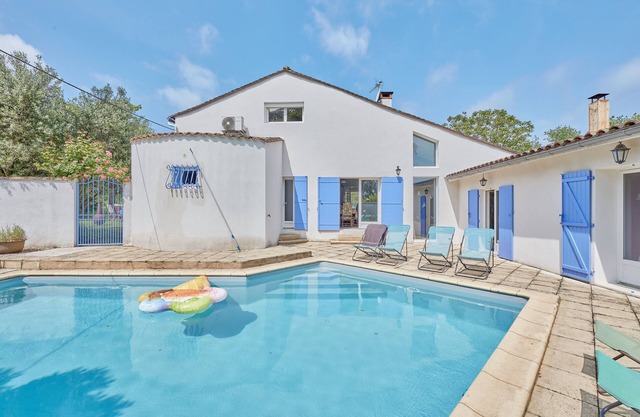 Mas Blanc Monfaucon - Grande maison avec piscine