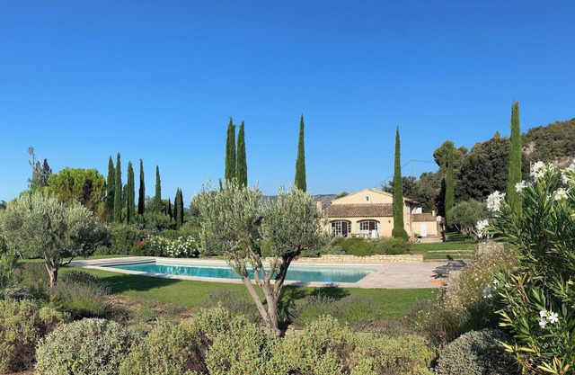 Mas de charme in Provence with swimming pool & tennis - sleeps 10