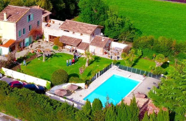 Mas Des Fleurs - Heated pool - Child friendly gardens - Beach 10mins