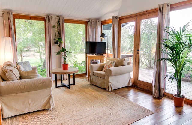 Mas Des Fleurs - Heated pool - Child friendly gardens - Beach 10mins